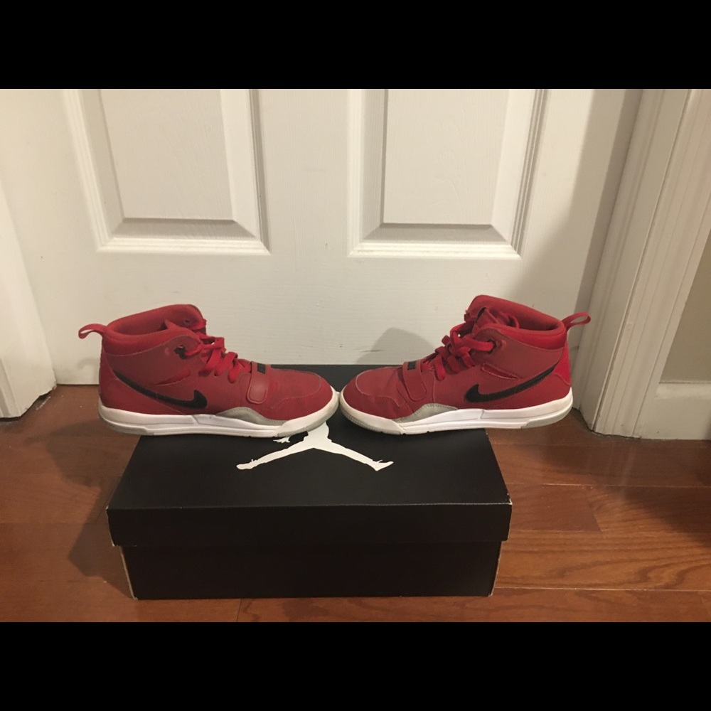 Shoes - Picture 2 of 15